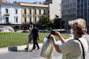 Κορονοϊός- Γαλλία: Υποχρεωτική η χρήση της μάσκας σε πολλές μεγάλες πόλεις- Μετά το Παρίσι