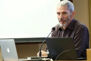 Ποιος είναι τελικά ο Κώστας Λακαφώσης: Το επάγγελμά του, το βιογραφικό και η σχέση του με τον Νίκο Ευαγγελάτο - εικόνα 3