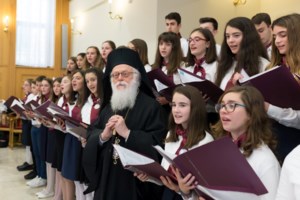 Συγκινητικό μήνυμα Ιερώνυμου σε γιατρούς και νοσηλευτές: "Δεν θα ξεχάσουμε ποτέ όσα προσφέρατε" - εικόνα 3