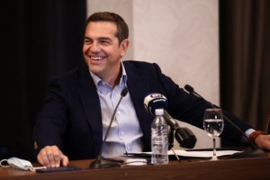 Τσίπρας: Στρατηγική της κυβέρνησης για τις ΜμΕ είναι συγχωνεύσεις ή λουκέτο - Η απάντηση της κυβέρνησης