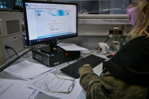 Εκτακτη εισφορά 33% στα κέρδη των διυλιστηρίων - Μόνιμος ο μειωμένος ΦΠΑ 13% σε ταξί και καφέ - Bonus σε συνταξιούχους - εικόνα 5