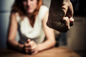 Ενδοικογενειακή βία στη Ρόδο: Γροθιά στο μάτι από τον πρώην σύντροφό της