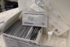 Ποια είναι η διαφορά των self tests από τα rapid tests - Τι συνέβη με τις συσκευασίες που έφτασαν στα φαρμακεία - εικόνα 3