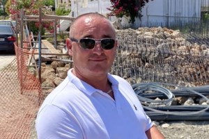 Ρόδος: Πώς πατέρας και γιος σκότωσαν τον 46χρονο εργολάβο - Δύο τα θανατηφόρα χτυπήματα στο κεφάλι πριν τον γδύσουν