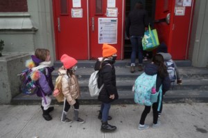 Χαράλαμπος Γώγος: "Πιστεύω ότι μέσα στο 2022 θα ξεμπερδέψουμε με την πανδημία" - Θα δημιουργήσει πίεση η "Όμικρον"