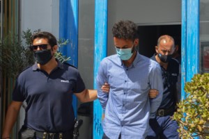 Συναγερμός στους Αγίους Θεοδώρους: Οπλισμένοι άνδρες στον σταθμό του Προαστιακού - Πώς τους συνέλαβαν - εικόνα 2