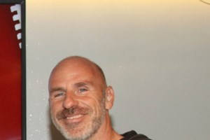 Στέφανος Ξενάκης: "8 Μέρες Μέσα" - Το νέο βιβλίο του συγγραφέα για την εμπειρία του από τη φυλακή