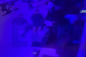 Συλλήψεις ανηλίκων στα Εξάρχεια: Δύο 16χρονοι είχαν εμπρηστικές ύλες και φωτοβολίδα - Προέβαλαν αντίσταση