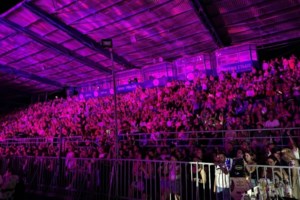 Ο Ρέμος αρνείται τα πάντα για τη φοροδιαφυγή μπροστά σε χιλιάδες θαυμαστές του – "Ποτέ δεν σας έχω κοροϊδέψει"