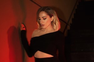 Λάουρα Νάργες - Χρήστος Σαντικάι: Οι φωτογραφίες με τον τριών μηνών γιο τους ντυμένος Άγιος Βασίλης