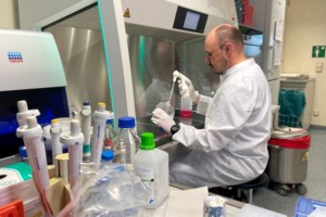 Καμπανάκι Παυλάκη: Η Ομικρον 5 είναι καινούριος και βαρύτερος ιός - Καταστρατηγεί τα εμβόλια που ξέρουμε - εικόνα 2