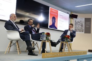 Ο συγγραφέας του βιβλίου "Φαινόμενο Κασσελάκης" Ξενοφών Κοντιάδης βρήκε νεκρό διαρρήκτη στο γραφείο του