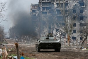 Ο ήρωας του Χάρκοβο: Ουκρανός νοσηλευτής αρνείται να εγκαταλείψει τραυματισμένη γυναίκα εν μέσω βομβαρδισμού [Βίντεο]