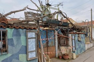 Σέρρες: Θρήνος στην κηδεία της 52χρονης που δολοφόνησε ο σύζυγός της - Με συνοδεία αστυνομίας ο γιος της