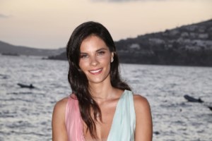 Γλυκός μπαμπάς: Ο Ακης Πετρετζίκης δημοσίευσε την πιο τρυφερή φωτό με τη σύζυγο και τη νεογέννητη κόρη του