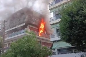 Κέρκυρα: Τρίωρη επιχείρηση διάσωσης για τουρίστα που είχε κρεμαστεί από βράχια [βίντεο]