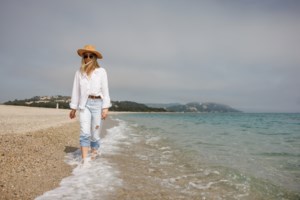 Με τι καιρό ταξιδεύουν οι αδειούχοι του Αυγούστου - Ισχυρά μελτέμια στο Αιγαίο, πού θα βρέξει