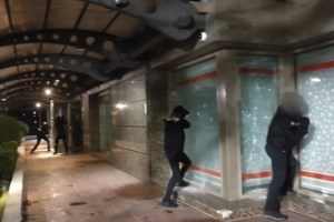 Επίθεση Ρουβίκωνα στο σπίτι του πρώην προέδρου του ΟΣΕ κοντά στο Μέγαρο Μαξίμου