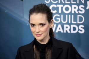 Τζόνι Ντεπ κατά Sun: Τι καταθέτουν οι πρώην Βανέσα Παραντί και Γουινόνα Ράιντερ - εικόνα 2