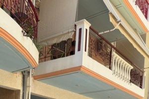 Καλαμάτα: Μυστήριο με σορό γυναίκας που εντοπίστηκε σε ταράτσα πολυκατοικίας - Πού στρέφονται οι έρευνες - εικόνα 2