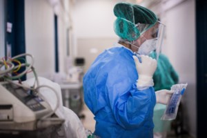 Κορονοϊός - Καταγγελία ΠΟΕΔΗΝ : Μόνο 27 ΜΕΘ κενές στην Αθήνα και 16 στη Θεσσαλονίκη - Γίνεται επιλογή ασθενών - εικόνα 2