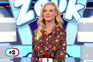 Ζέτα Μακρυπούλια: Το απίθανο cropped top που φόρεσε σε βραδινή έξοδο και η περίεργη επιλογή υποδημάτων - εικόνα 4