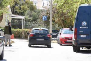 Ληστεία στην Ακρόπολη: Σεσημασμένος μαχαιροβγάλτης από τα 15 του ο δράστης- Το μαχαίρι διαπέρασε και τον αφαλό του 18χρονου