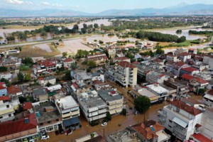 Τρίκαλα: Δραματική έκκληση κατοίκων για βοήθεια: "Ακούγονται κλάματα,πέφτουν σπίτια- Είναι 100 οι εγκλωβισμένοι" [βίντεο]