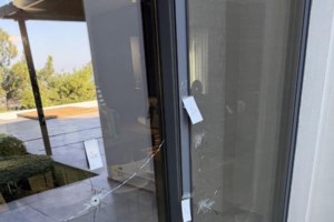 Ρόδος: Βίντεο-ντοκουμέντο από τη στιγμή που "γάζωσαν" με 14 σφαίρες το σπίτι γνωστού επιχειρηματία