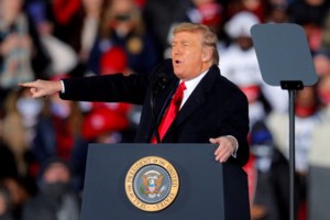 Ντόναλντ Τραμπ: Κατασχέθηκαν έγγραφα από τη βίλα του μετά την έφοδο του FΒΙ - Πολιτική "θύελλα" στις ΗΠΑ - εικόνα 2