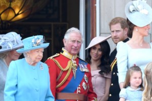 ΗΠΑ: Μητέρα γρονθοκόπησε τον νταή του παιδιού της μέσα στο σχολικό λεωφορείο - "Εσύ παρενοχλείς τον γιο μου;" - εικόνα 2