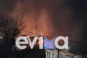 Καισαριανή: Εξερράγη εμπρηστικός μηχανισμός σε πολυκατοικία που μένουν δύο απόστρατοι αστυνομικοί  [Βίντεο]