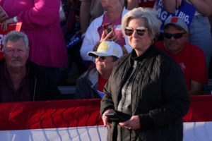 Ο Τραμπ έχει "την προσωπικότητα αλκοολικού" - Αναταραχή από τις δηλώσεις της προσωπάρχη του