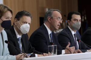 Ρεύμα: Πόσα χρήματα θα πάρετε με τα αναδρομικά - Οι 3 προϋποθέσεις και πόσο θα πληρώνετε πλέον στους λογαριασμούς - εικόνα 2