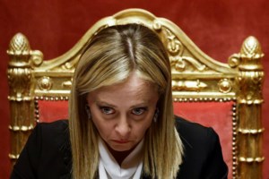 Ιταλία: Η Μελόνι διόρισε υφυπουργό που φωτογραφήθηκε με σβάστικα στο μπράτσο- Αλλά...καταδικάζει τον ναζισμό - εικόνα 2