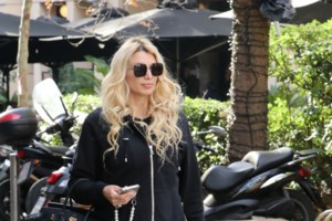 Κωνσταντίνα Σπυροπούλου: Ο γιος της ζωγραφίζει με τις μπογιές και αυτή τον καμαρώνει [Εικόνα] - εικόνα 2