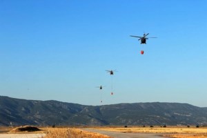 Ακόμη 3 αμερικανικά Chinook ρίχνονται στη μάχη με τις φωτιές: Συνάντηση Κικίλια με τον Αμερικανό πρέσβη [εικόνες]