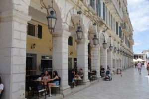 Θεσσαλονίκη: Εφοδος της αστυνομίας σε παράνομο μίνι καζίνο - Τρεις συλλήψεις