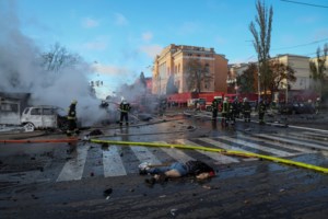 Ζελένσκι: "Η Ρωσία επιχειρεί να μας αφανίσει από προσώπου γης" - Εκδίκηση υπόσχεται το υπουργείο Άμυνας - εικόνα 4