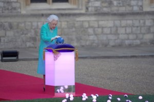 "God Save The Queen": Γιατί αλλάζει ο εθνικός ύμνος της Μεγάλης Βρετανίας μετά τον θάνατο της Ελισάβετ