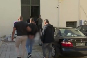 Πύργος: Ρομά επιτέθηκαν και χτύπησαν αστυνομικό έξω από τα Δικαστήρια