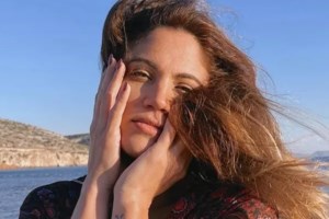 Μαίρη Συνατσάκη: Δείχνει το σώμα της στην αρχή της εγκυμοσύνης και λίγο πριν γεννήσει [εικόνα]