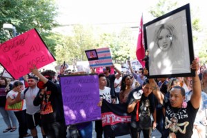 Μπρίτνεϊ Σπίαρς: Ποζάρει ολόγυμνη σε τροπικό παράδεισο μετά την "απελευθέρωση" από τον πατέρα της [εικόνες - βίντεο]