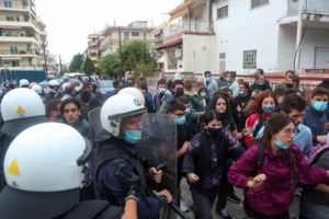 Κεραμέως: Κατεπείγουσα αγωγή κατά ΟΛΜΕ και ΔΟΕ για την "αποχή διαρκείας" στην αξιολόγηση