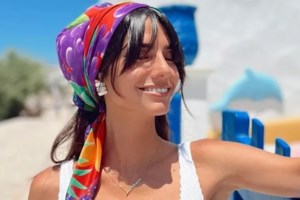 Η Ηλιάνα Παπαγεωργίου και η αδερφή της σεργιανίζουν πανέμορφες στα σοκάκια της Μυκόνου [εικόνες] - εικόνα 2