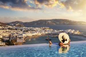 Πτώση των αφίξεων στη Μύκονο: "Οι πλούσιοι είναι πλούσιοι επειδή είναι έξυπνοι, δεν θέλουν να τους κλέβουν"