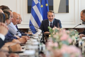 Νέες ταυτότητες: Τα fake news και η αλήθεια - 23 ερωτήσεις και απαντήσεις για το κόστος και το... "τσιπάκι" - εικόνα 3