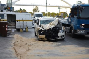 Αλιμος: "Δεν κατάλαβα τι έγινε. Δεν είδα το απορριμματοφόρο" - Τι ισχυρίζεται ο 23χρονος οδηγός του μοιραίου ταξί - εικόνα 2