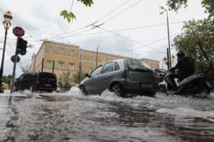 Κακοκαιρία "Μπάλλος": 1.424 κλήσεις έλαβε η Πυροσβεστική, οι 779 στην Αττική