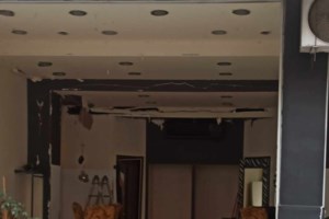 Έκρηξη σε πολυκατοικία στο Παγκράτι - Υλικές ζημιές στην είσοδό της